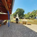 House Kazali, Dom wakacyjny