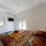 House Kazali, Dom wakacyjny