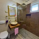 House Kazali, *