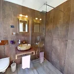 House Kazali, Dom wakacyjny *