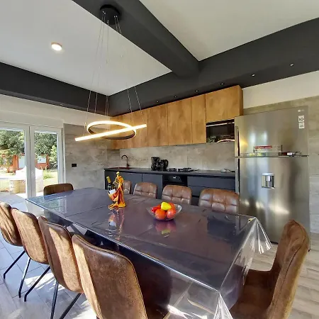 House Kazali, * Medulin