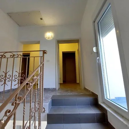 House Kazali, *
